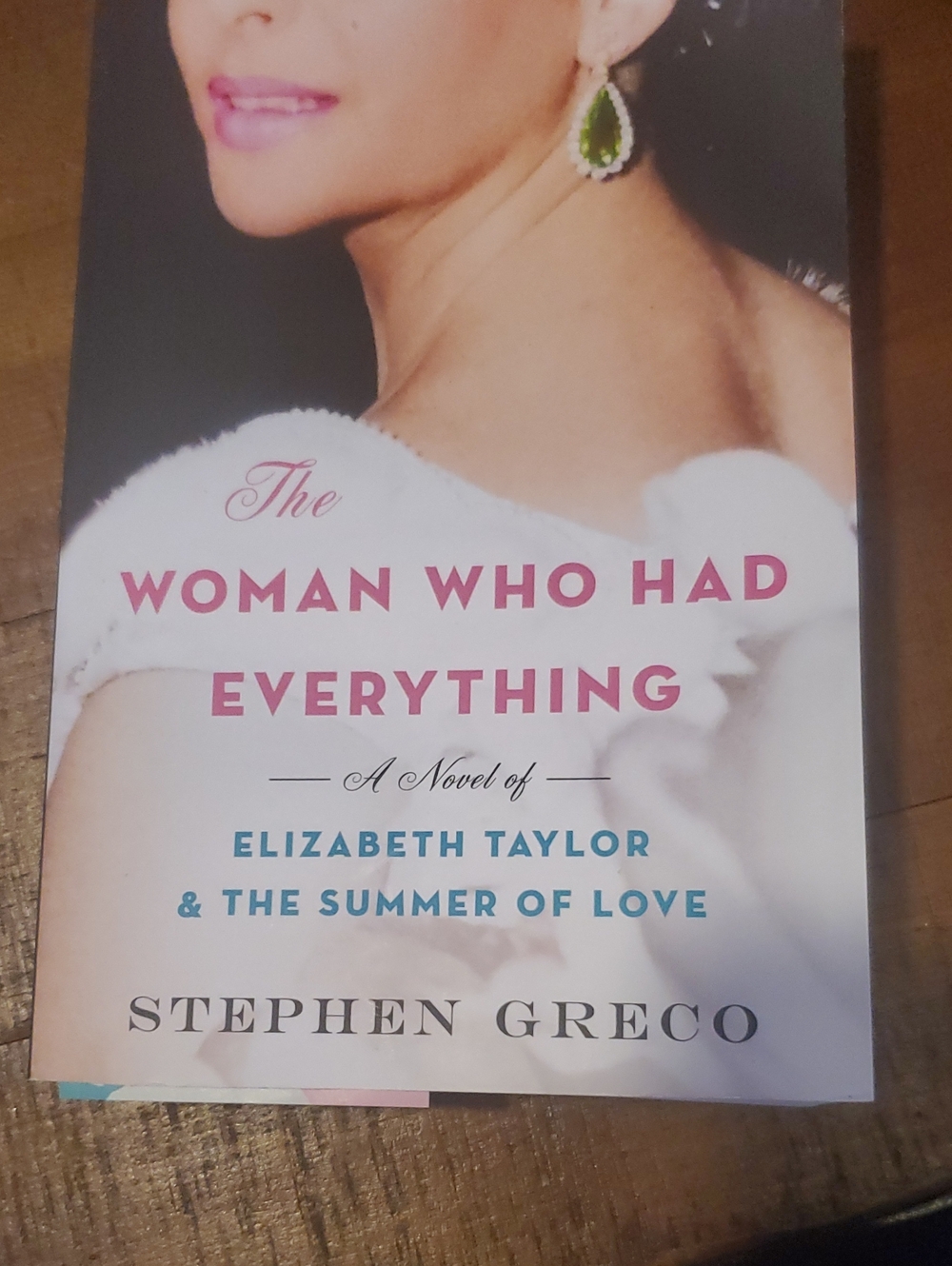 The Woman Who Had Everything by Stephen Greco — Pink & White Cover